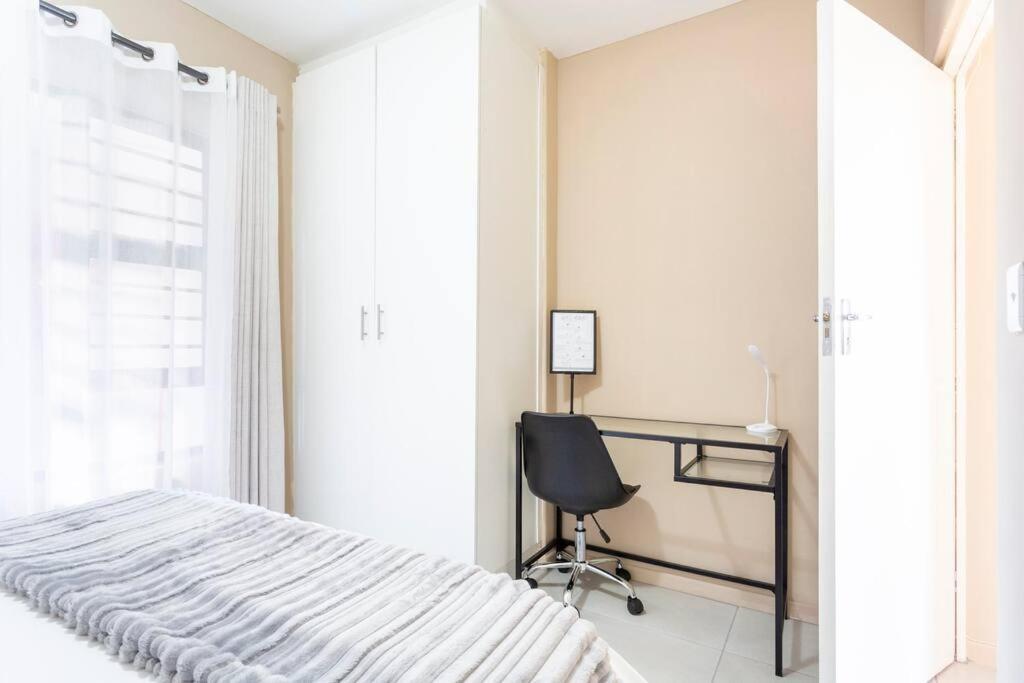 Apartment The Cozy Retreat, 2-bedroom In Parklands, *
