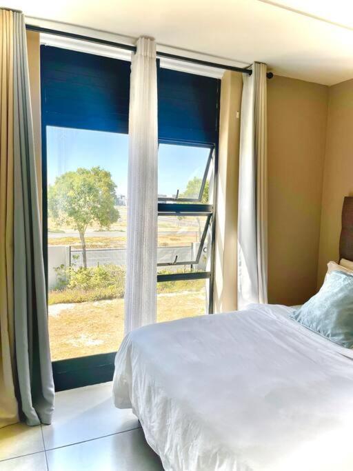The Cozy Retreat, 2-bedroom In Parklands, Apartment