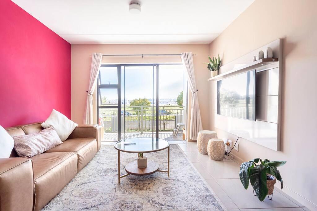 The Cozy Retreat, 2-bedroom In Parklands, *