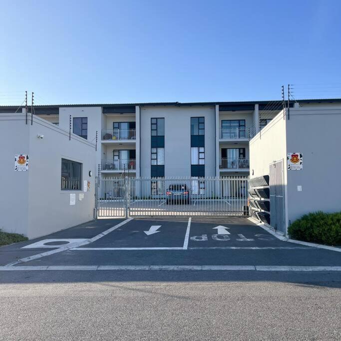 The Cozy Retreat, 2-bedroom In Parklands,